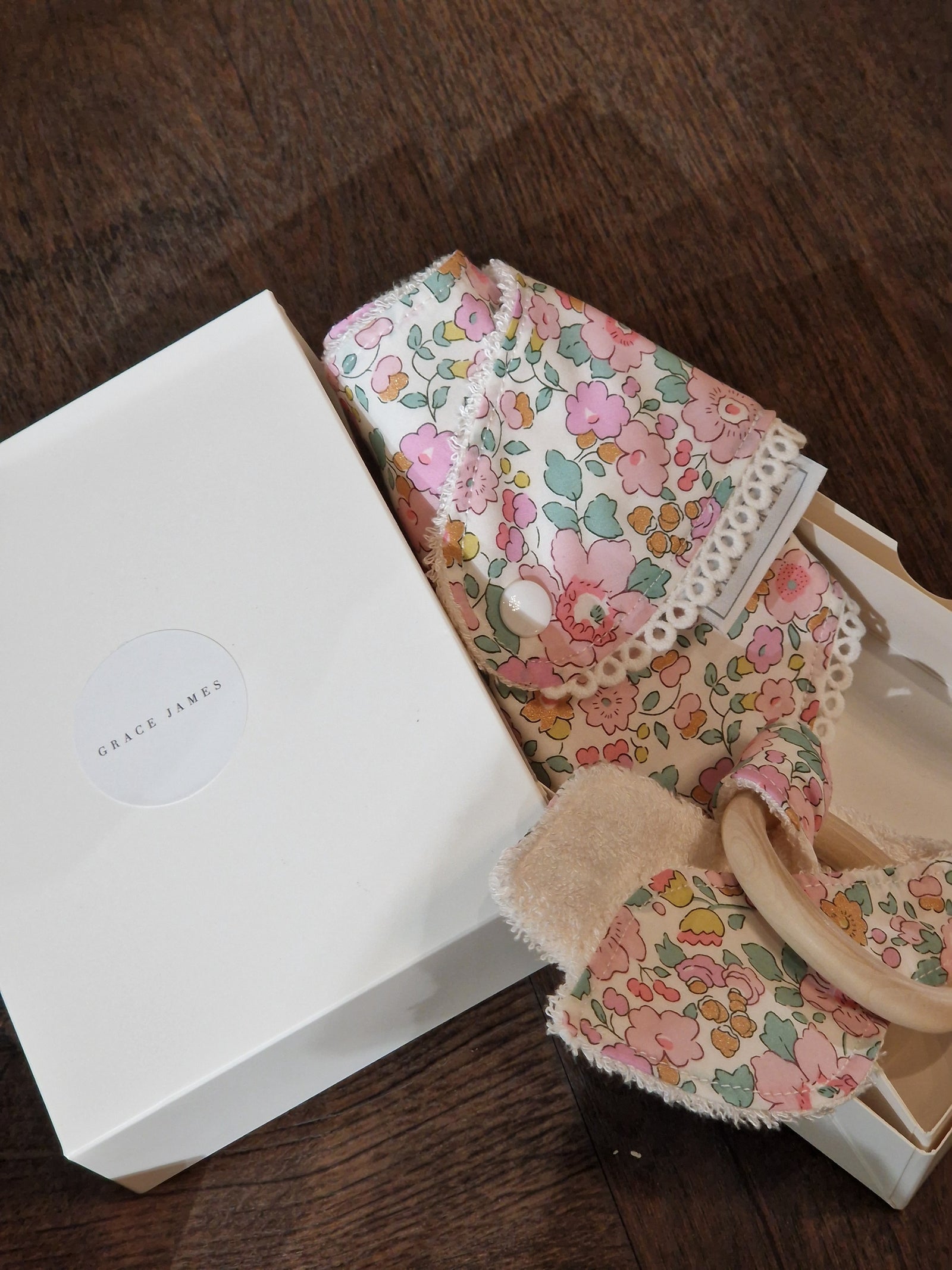 Grace James Liberty Betsy Etoile Dribble Gift Box