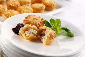 Bonne Bouche Mini British Chicken and Bacon Pies 26g 48pk